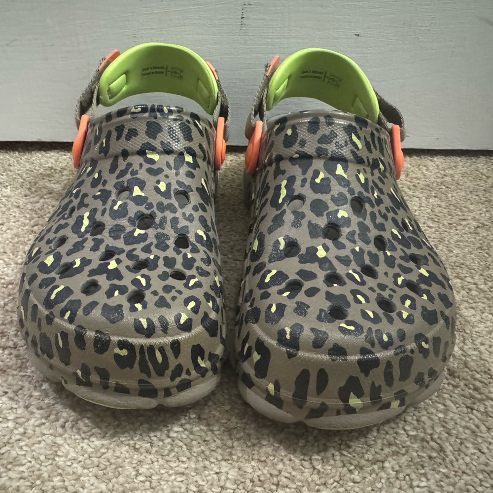 CROCS Clogs with Leopard Pattern - Picture 3 of 6